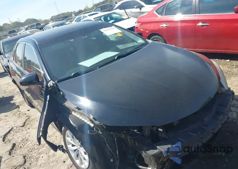 2015 Toyota Camry Le z USA, uszkodzony, nr VIN 4T4BF1FK4FR499359